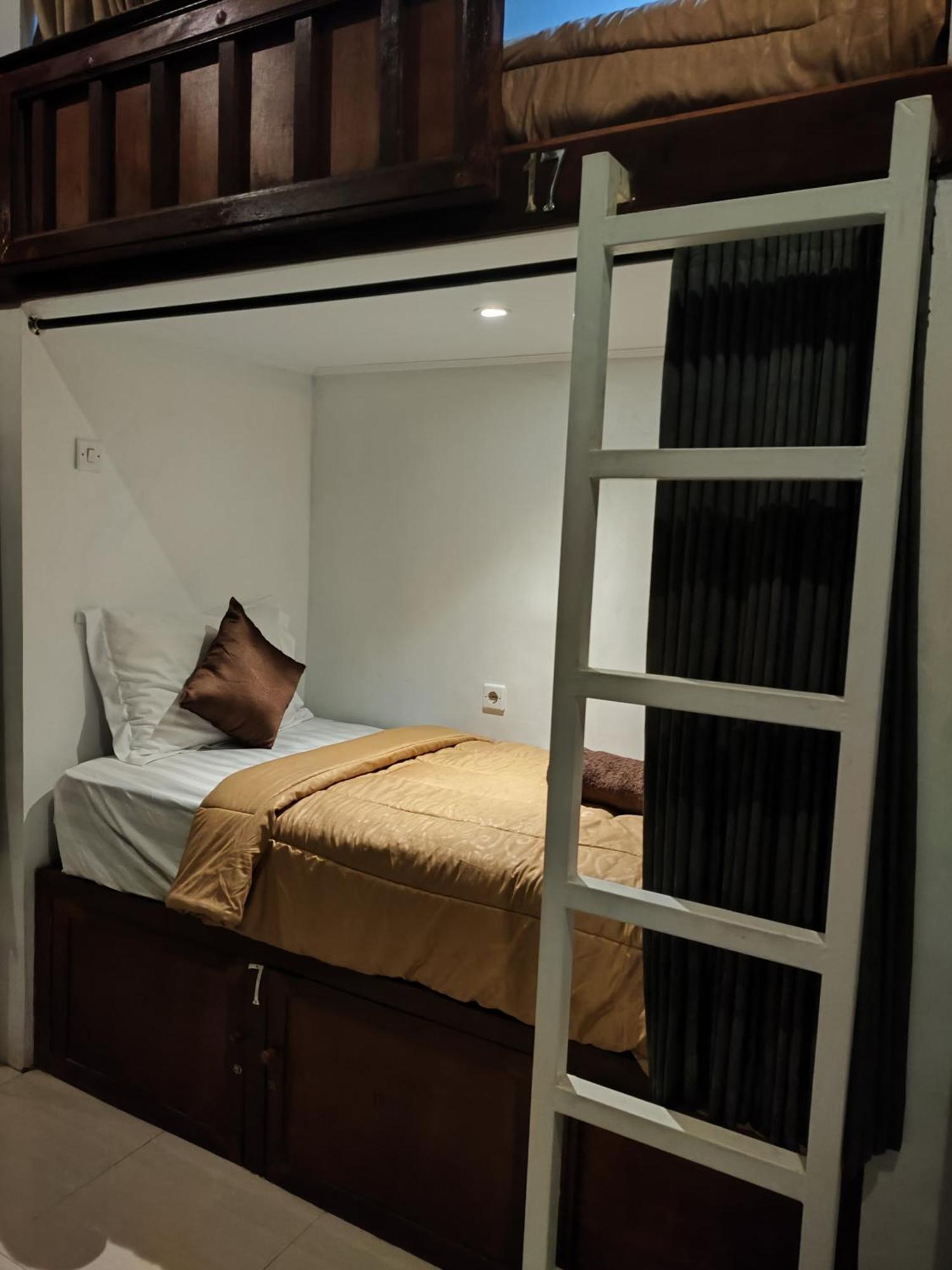 Ega S Hostel Batununggul ภายนอก รูปภาพ