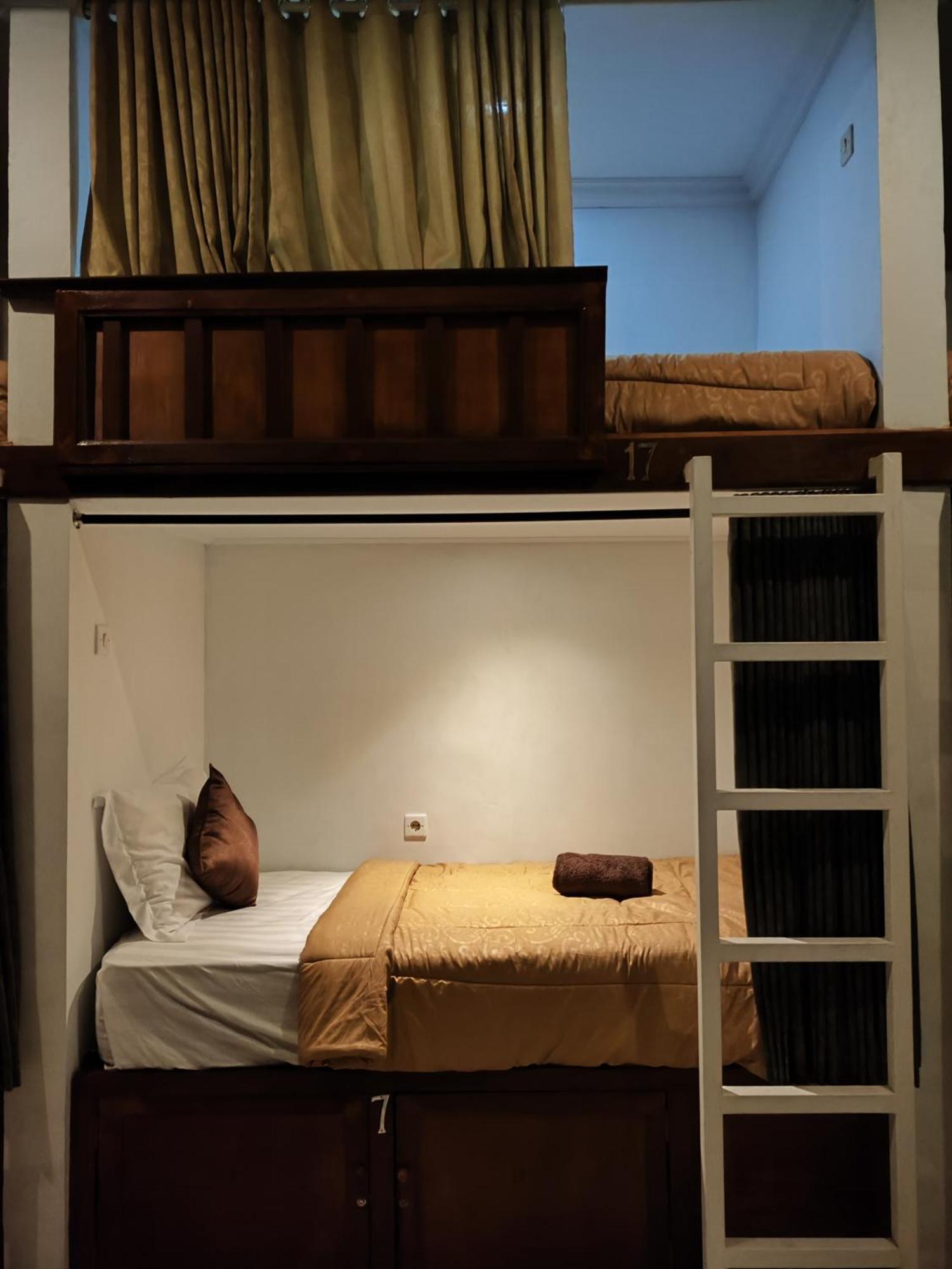 Ega S Hostel Batununggul ภายนอก รูปภาพ