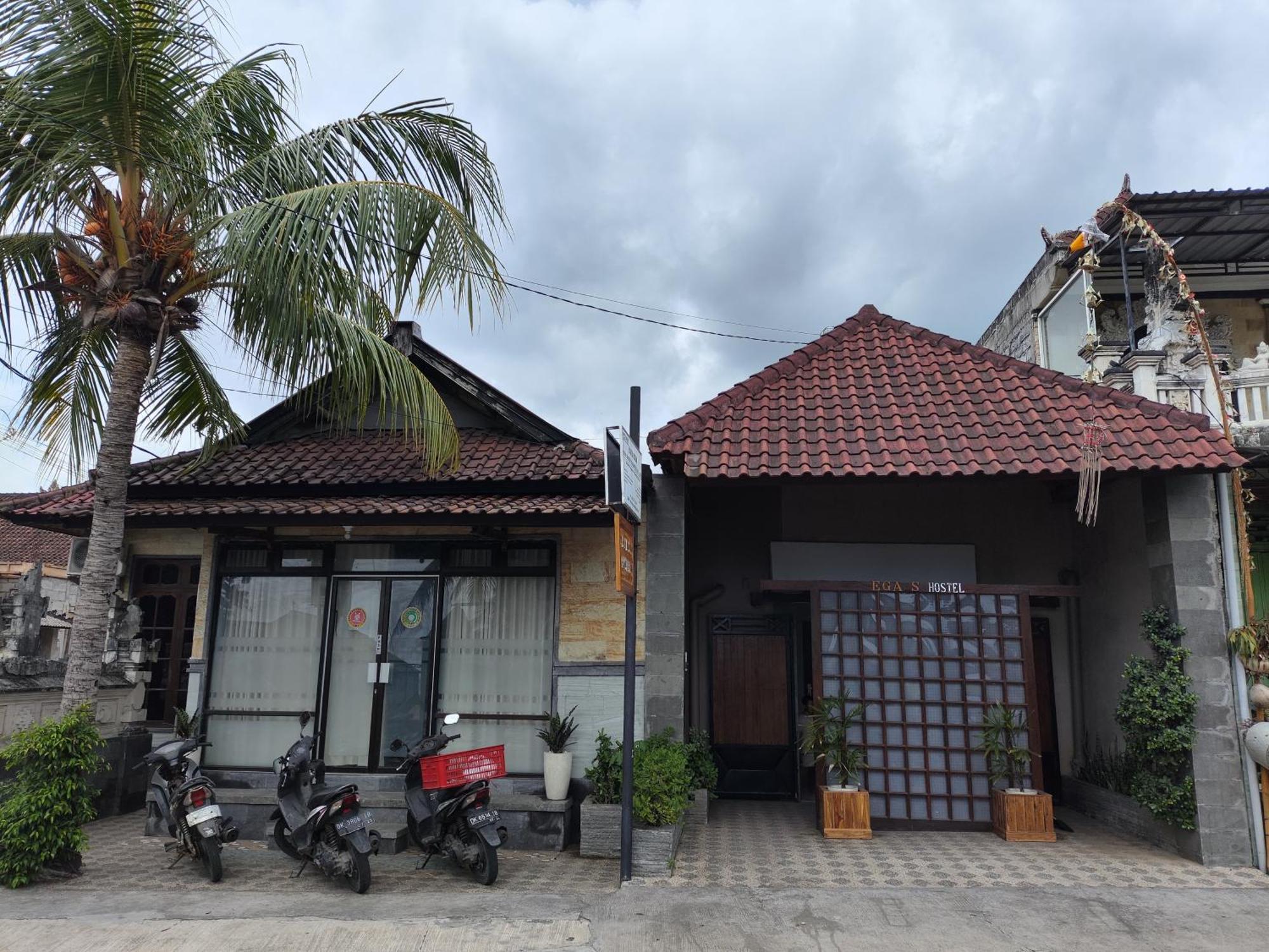 Ega S Hostel Batununggul ภายนอก รูปภาพ