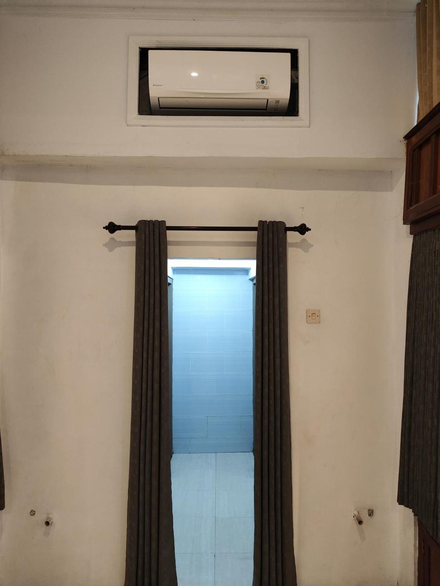 Ega S Hostel Batununggul ภายนอก รูปภาพ