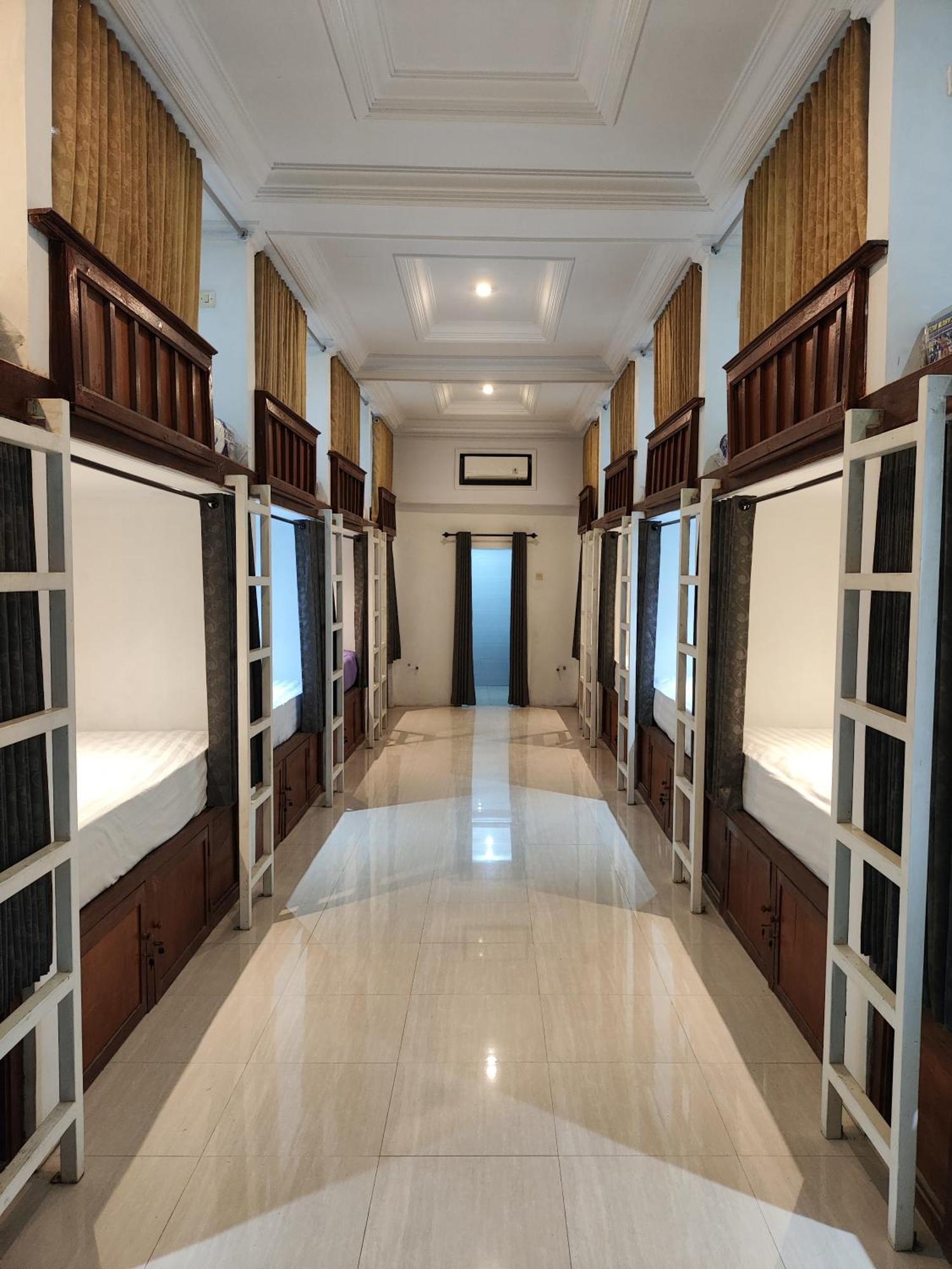 Ega S Hostel Batununggul ภายนอก รูปภาพ